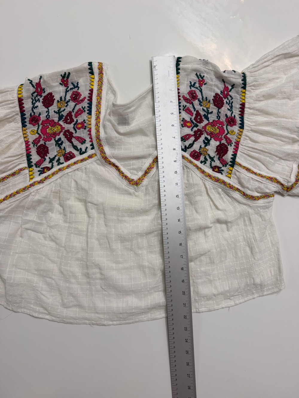 Pilcro Anthropologie Tawny Embroidered Boho Peasant Top Medium Like New - Picture 9 of 9